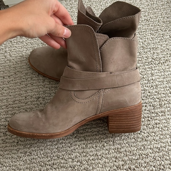 Ugg Suede boots - Picture 5 of 5